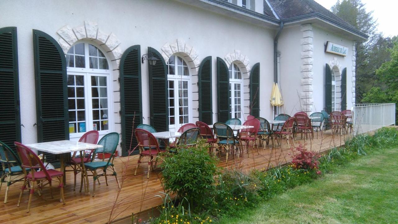 Auberge Du Lac De Mondon Mailhac-sur-Benaize Buitenkant foto
