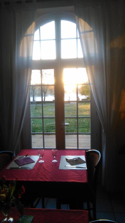 Auberge Du Lac De Mondon Mailhac-sur-Benaize Buitenkant foto