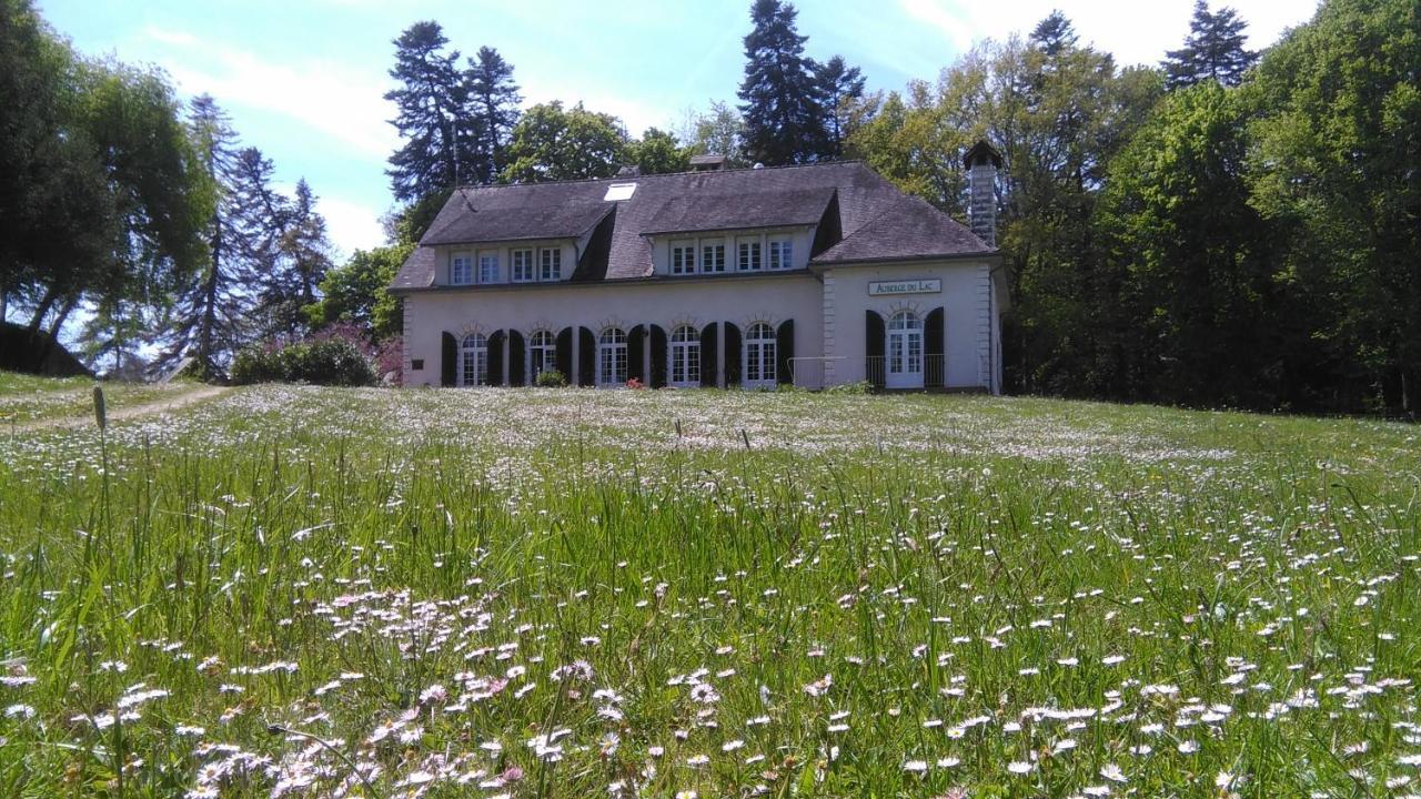 Auberge Du Lac De Mondon Mailhac-sur-Benaize Buitenkant foto